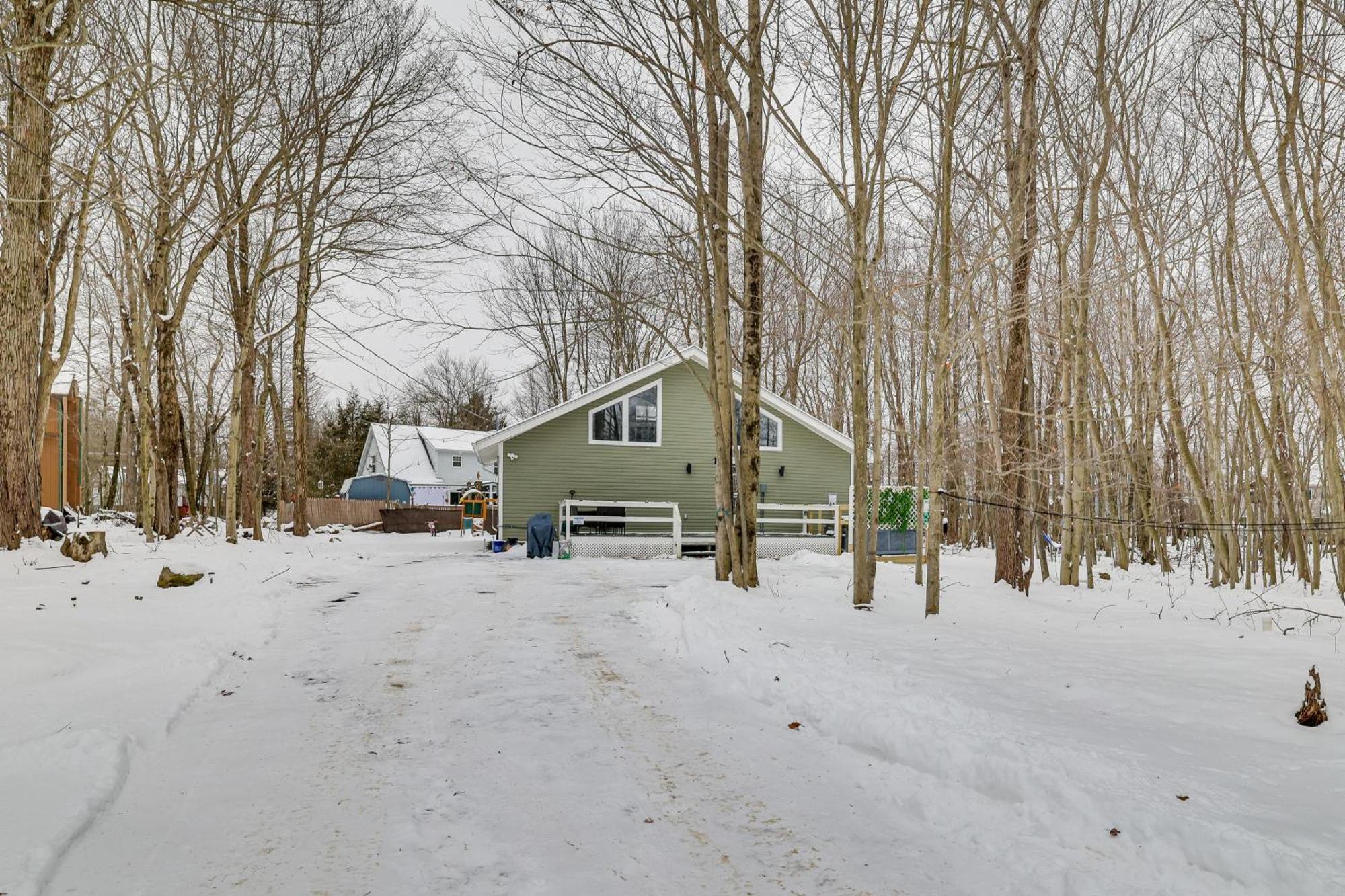Tobyhanna Home With Hot Tub And Fire Pit Walk To Lake Exterior photo